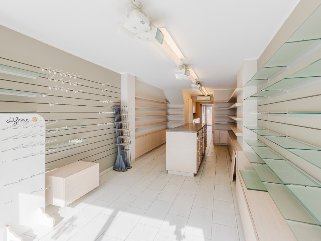 Hoogstraat - 9 - - 9960
