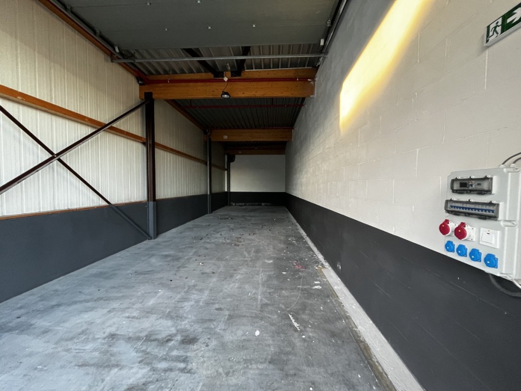 Izegemsestraat - 95 - UNIT - 8800