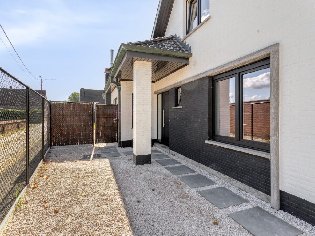 Schoolweg - 2 - - 9750