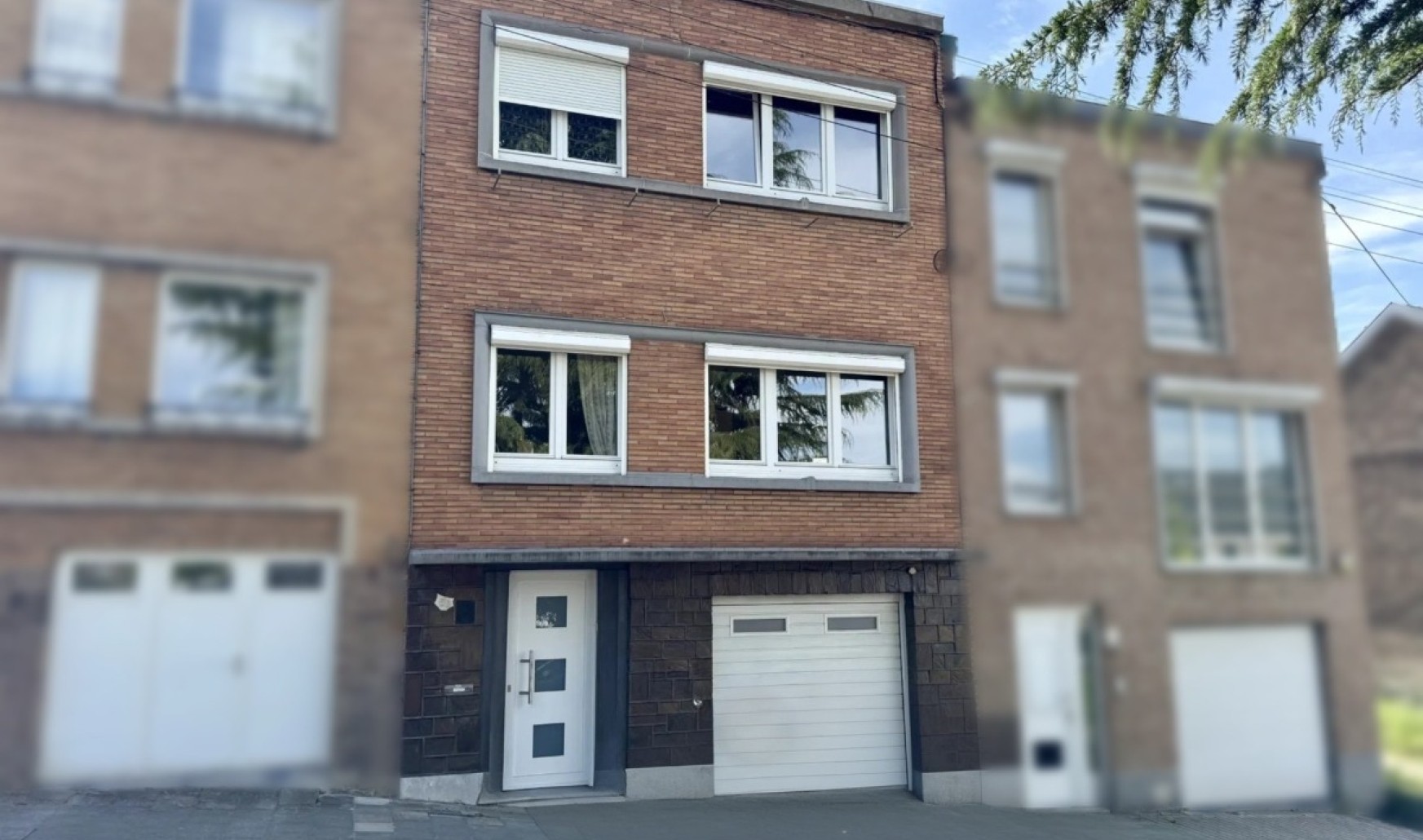Place Verhaeren - 50 - - 4100