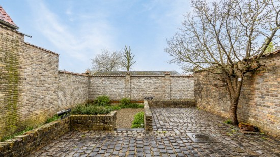 Markt - 17A - - 8647
