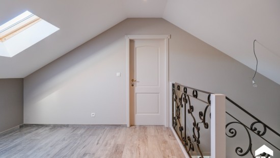 Stationsstraat - 42 - - 3941