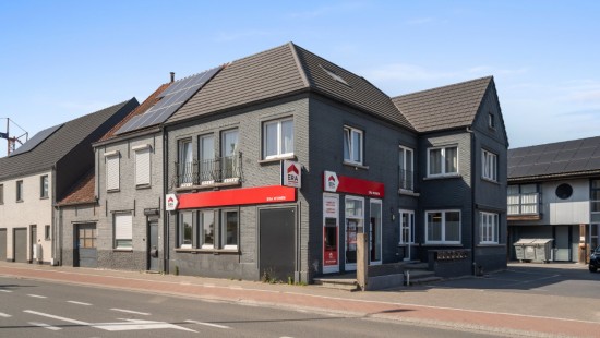 Stationsstraat - 38 - - 9890